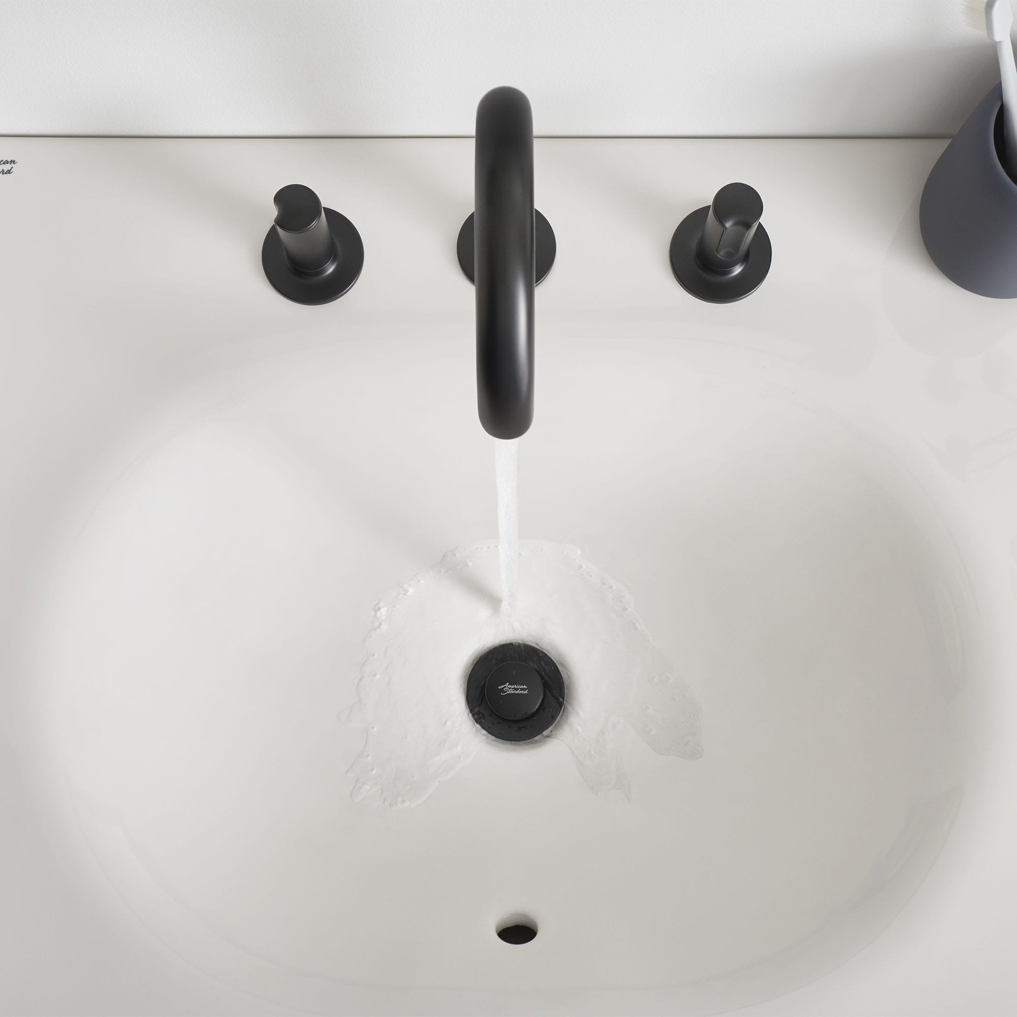 Dessus de meuble-lavabo Studio S 24 po - trous de robinet à entraxe de 203 mm (8 po)